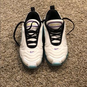 Kids size 3 Nike 720